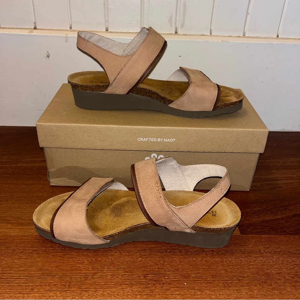 NEW Naot Women's Sandal Size 39 (US Size 8.5)